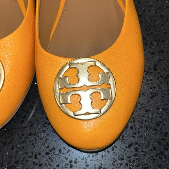 Tory Burch orange flats size 8 1/2 - Picture 3 of 3
